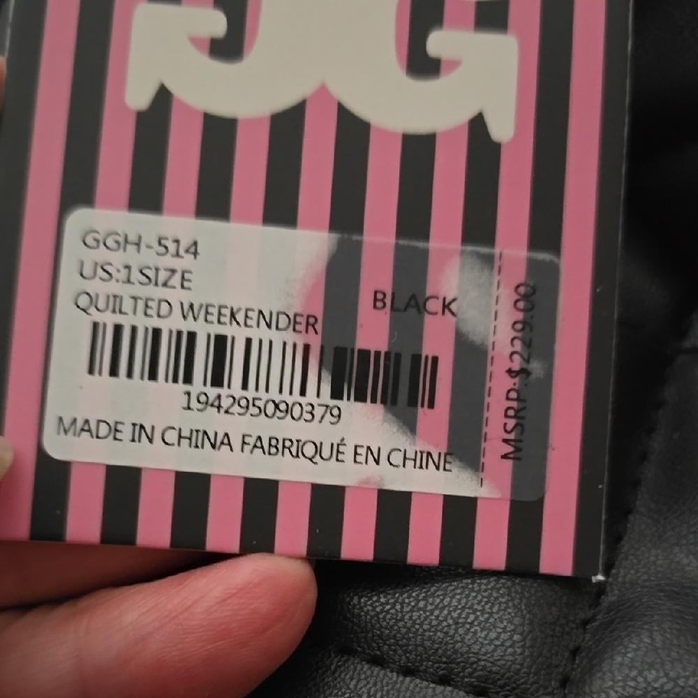 Black Quilted Travel Bag with Diamond Stitching - Picture 2 of 6